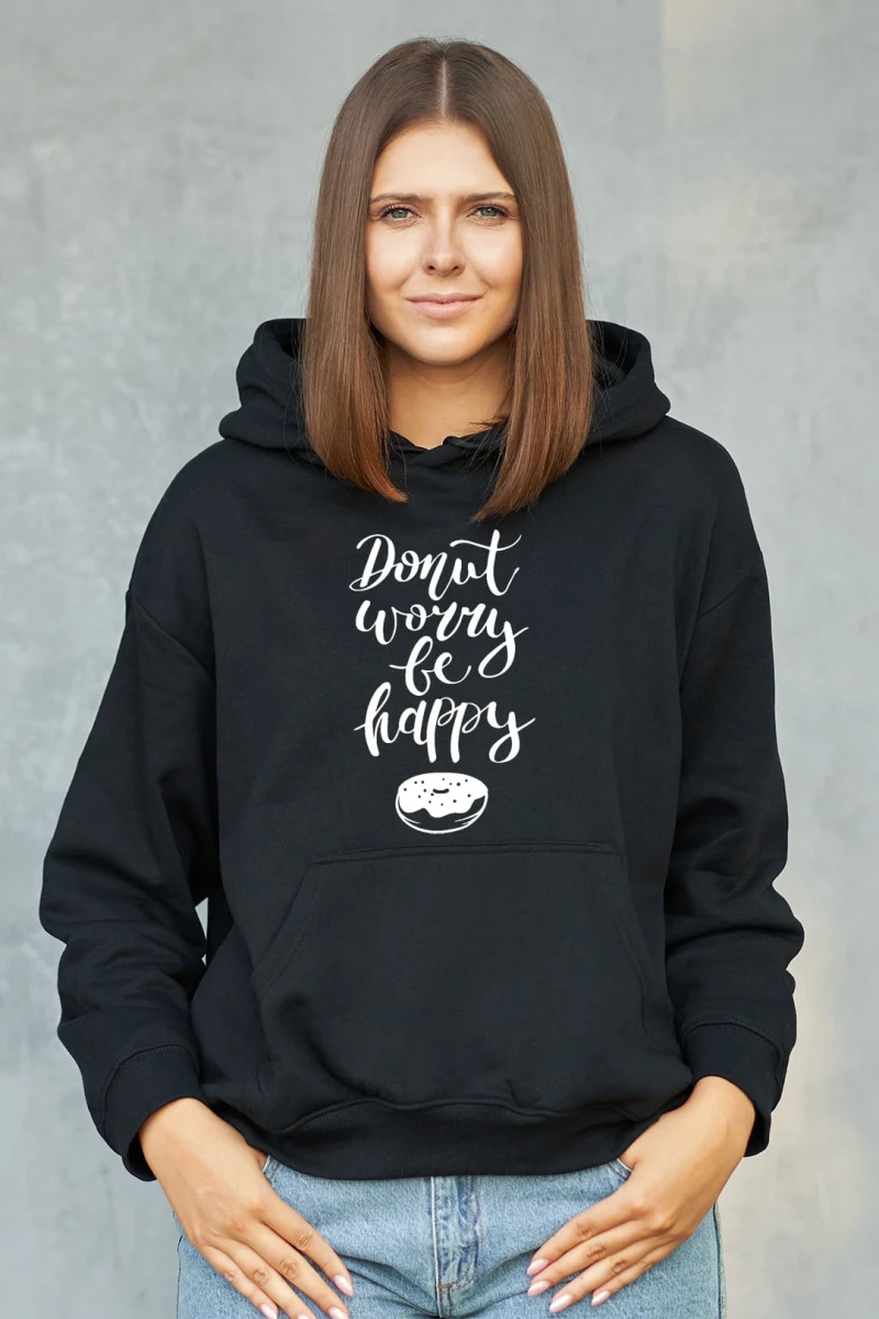 donut worry bluza model.jpg